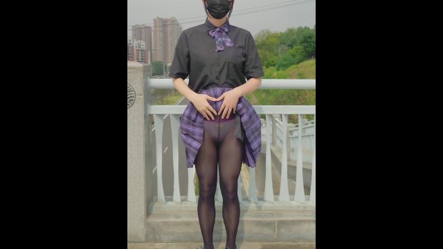 【伪娘】黑丝天桥露出（完整版Patreon）