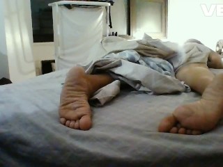 КАРЛИК СТУПНИ И ПАЛЬЦЫ НОГ ФЕТИШ СОЛО ЖЕНСКИЙ КОРИЧНЕВЫЙ МАЛЕНЬКИЕ СТУПНИ