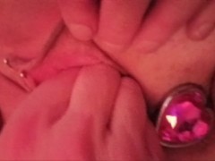 Close up reverse cowgirl stretching out her pussy all with a bittplug in