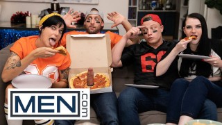 Uses Logan Aarons To Blowjob While Sticking His Cock Through The Pizza Box