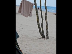 Кончила прямо на пляже в Германии - Screenshot 7 of 16 - Beach