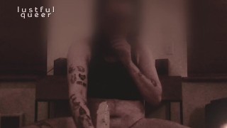 Cucciolo di FTM Stoner cavalca Toy e Cums duro (video completo, faccia sfocata)
