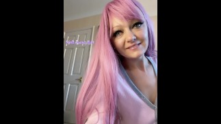 girl streamer masturbates after live stream