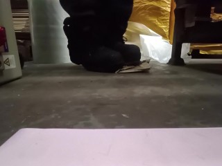 Box Crush & Trample. Dirty Size 11 Boots 89kg 👣👣