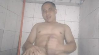 may sumisilip sa taas
