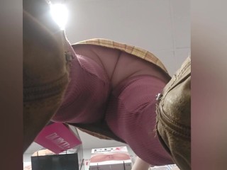 Working MILF Upskirt