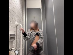 JP/突然、駅で興奮したメスガキは必死にオナニします - Screenshot 13 of 16 - 淫乱