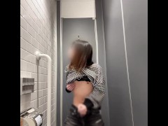 JP/突然、駅で興奮したメスガキは必死にオナニします - Screenshot 6 of 16 - 男の娘