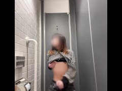 JP/突然、駅で興奮したメスガキは必死にオナニします - Screenshot 9 of 16 - Japanese 女装