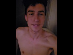 Dylan take a bath - Screenshot 1 of 16 - Bath
