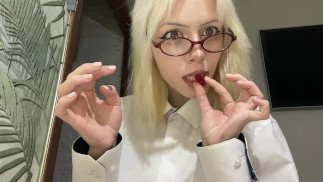 😅😇Diese Gummibärchen schmecken so gut, während ich sie in meinem Schuloutfit schlucke (Giantess Vore)