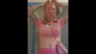 Sissy одевается