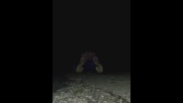 Неприятная сисси шлюха-педик поедает сперму незнакомцев с земли