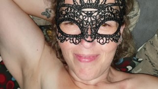 Reality couple zijn pik gaat diep en hard in mijn kut. Hij spuit zijn sperma over me. Nymph milf