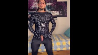 СМОТРИТЕ,🍆💦У ЭТОГО ЧЕЛОВЕКА-ПАУКА БОЛЬШОЙ КОНЧАЮЩИЙ ЧЛЕН😱