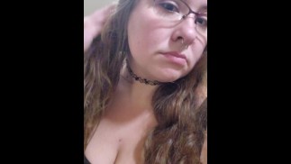 Вспышка Titty от парня, которому нужно быть дисциплинированным!