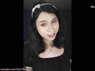 DaniTheCutie демонстрирует свое потрясающее тело и сквиртует для вас в конце