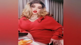 JOI: Stoute secretaresse dreigt je met Your Secret porno stash!!