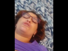 CORNO COME A ESPOSA ENQUANTO ELA CONTA TUDO OQUE APRONTA