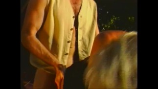 Возбужденную милфу Blonde трахают