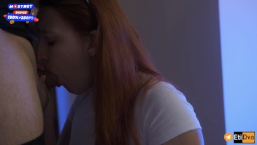 JOI. рыжая сосёт в подъезде, глотаю сперму. Мысли в слух. Крупным планом