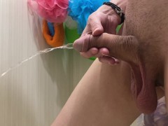 I pee in the bathtub with an uncut dick with big balls