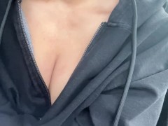 車の助手席からビンビンに勃ったおっぱいを露出した変態な私❤️ - Screenshot 1 of 16 - 変態