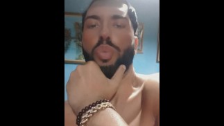 ПОКРЫТЫЙ СПЕРМОЙ В СВОЕЙ ПОСТЕЛИ И ТРАХНУТЫЙ 100 ЧЕРНЫМИ ГОРЯЧИМИ ЦЫПОЧКАМИ 33 РАУНДА ГРУБОГО СЕКСА