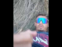 Hombre hetero latino masturbándose rico en la orilla del mar y se corre bastante | 2da Parte