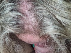 Reality couple zuigt pik leeg. Elke druppel. Echt thuisgemaakt. Alles slikken