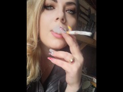 Long ass ash - Screenshot 16 of 16 - Smoking