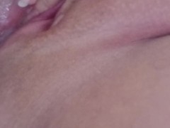 تفرك كسها وتنزل شهوتها وتصور لزوجها - Screenshot 14 of 16 - Arab Egypt