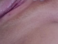 تفرك كسها وتنزل شهوتها وتصور لزوجها - Screenshot 16 of 16 - Arab