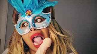 Я ищу парня, который будет вот так сосать свой член в порно видео