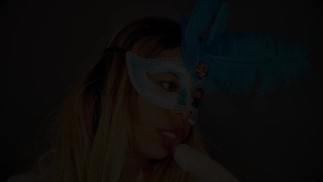 Cute милфа играет, как голодная до члена шлюха с дилдо во рту