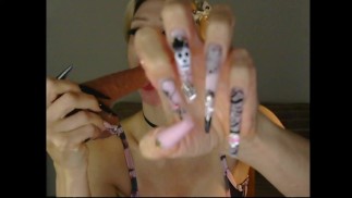 Хэллоуинские ногти и неряшливое лицо. Кончи на мой гребаный язык. 3 мин. EN