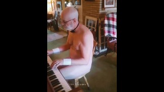 Small dick daddy playing the piano