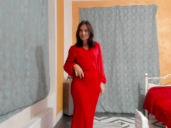 Леди в красном дала всем урок как лизать ее две дырочки - Screenshot 2 of 16 - Big Natural Tits