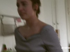 Ersties - Effie und Birgit machen erst ein Omelett und dann Liebe - Screenshot 2 of 16 - Amateur