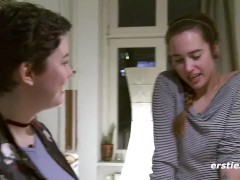 Ersties - Effie und Birgit machen erst ein Omelett und dann Liebe - Screenshot 6 of 16 - Esties.de
