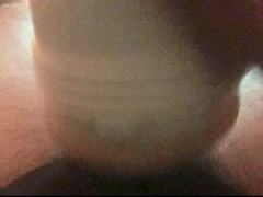 Je deviens excité pendant que je lèche sa chatte et me masturbe fleshlight