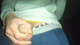 Bester schöner Penis heißer junger Mann masturbiert allein in seinem Zimmer