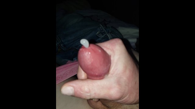 Jessie Pulls Down Her Jeans And Pink Thong To Squirt On The Bed