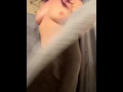 MILF Quickly Flashes Her Body From Underneath a Towel! Onlyfans Snookybaby28