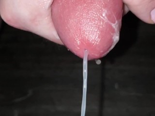 Cute Tgirl Jessie 的特写慢动作射精