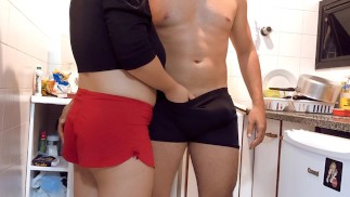 室友让我在厨房工作，我手淫他 - STUDYINGLOVINGX