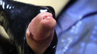 Этот массаж члена сводит меня с ума и обильные потоки смазки от рыжей головы