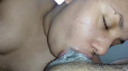 он сосет и лижет как сумасшедшая сука без остановки🍌🥛🥛💦🤤😲😋😵💦🥛🥛🥛🥛