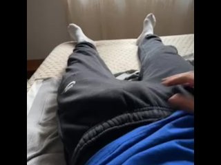 Éjaculation Au Lit Solo Branlette Matinale Excitée