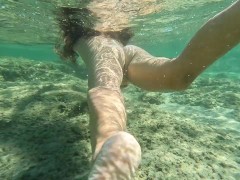 4K Underwater TOTALLY NAKED # Close Up PEE on camera - Screenshot 10 of 16 - Piss